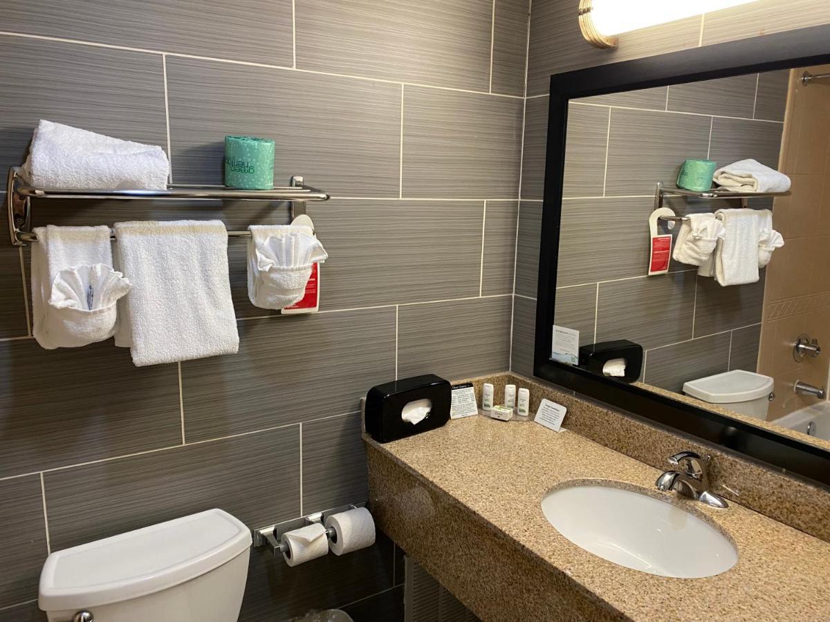 Ramada By Wyndham Near Paramus