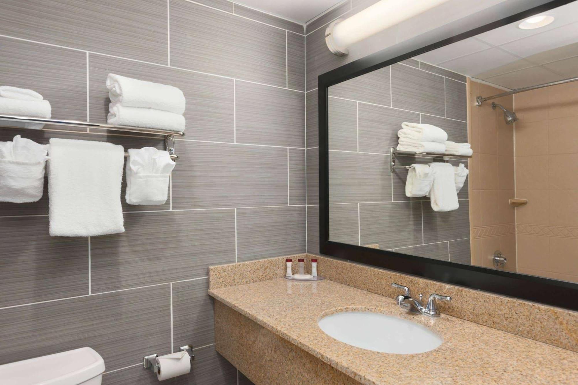 Ramada By Wyndham Near Paramus 3*