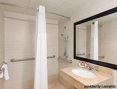 Hotel Ramada By Wyndham Near Paramus 3*