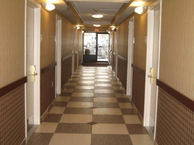 Hotel Ramada By Wyndham Near Paramus 3*