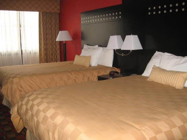 Hotel Ramada By Wyndham Near Paramus 3*